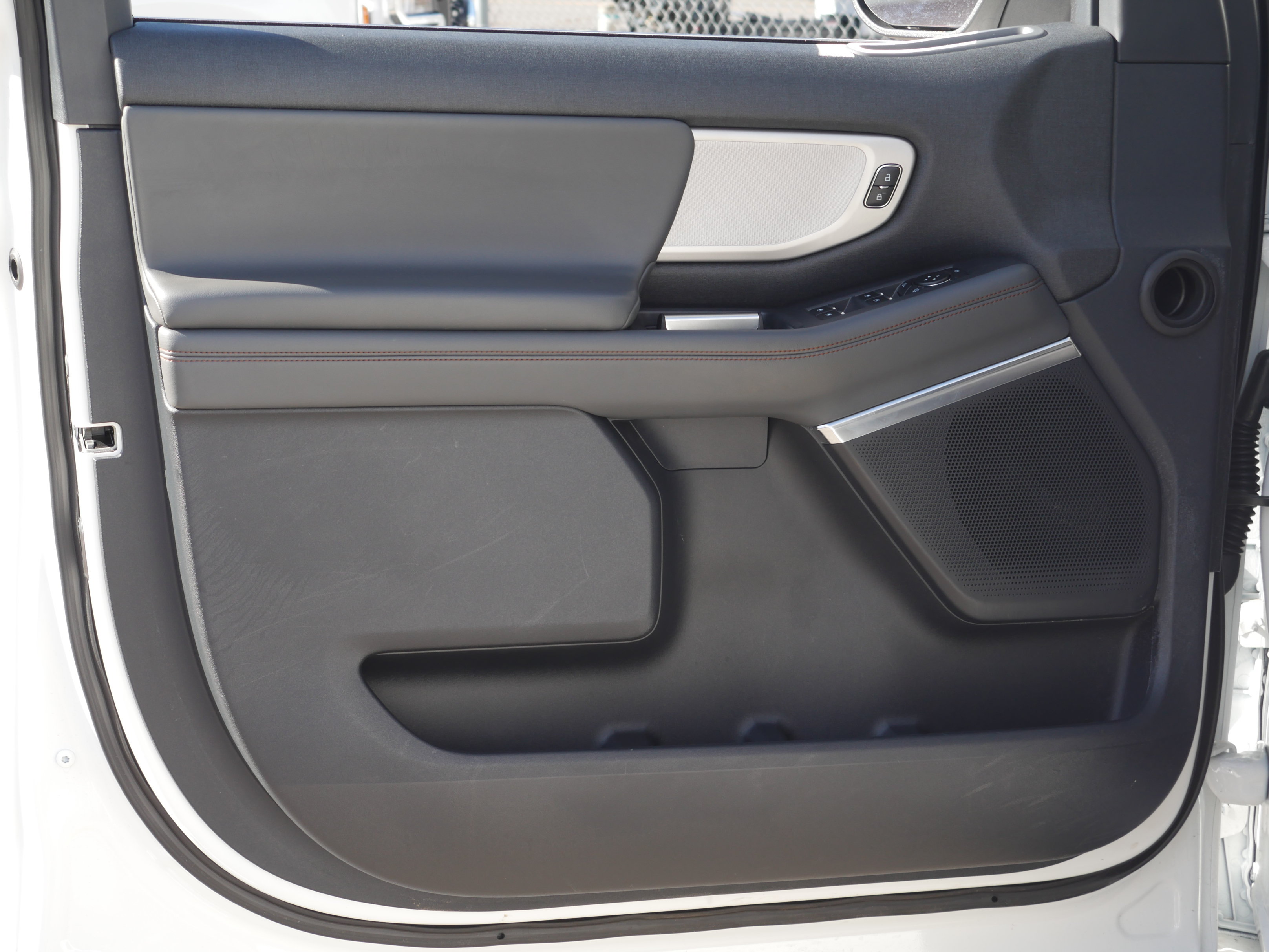 Certified 2025 Ford Expedition Active AWD/4WD image 36