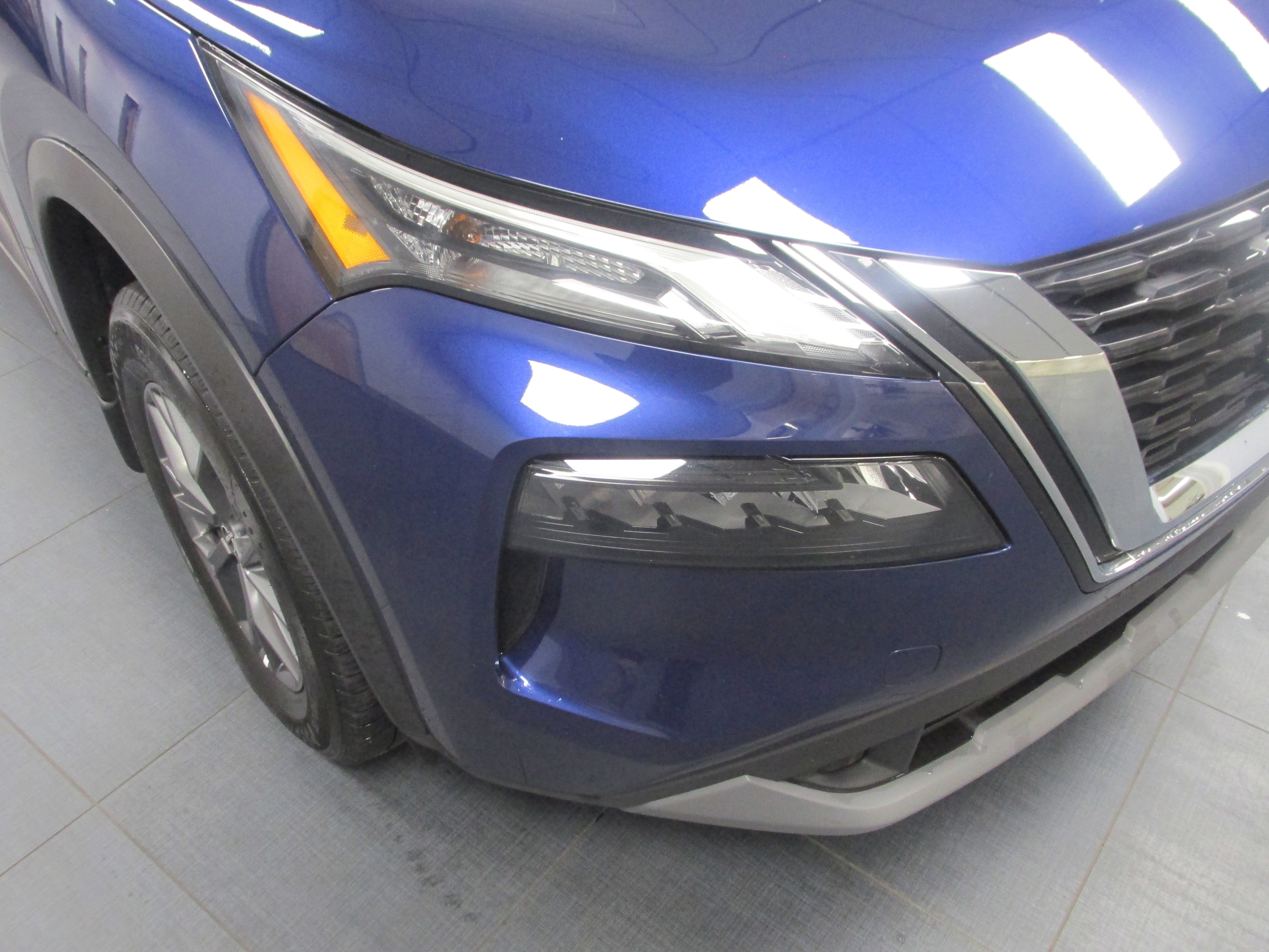 Used 2023 Nissan Rogue S AWD/4WD image 10