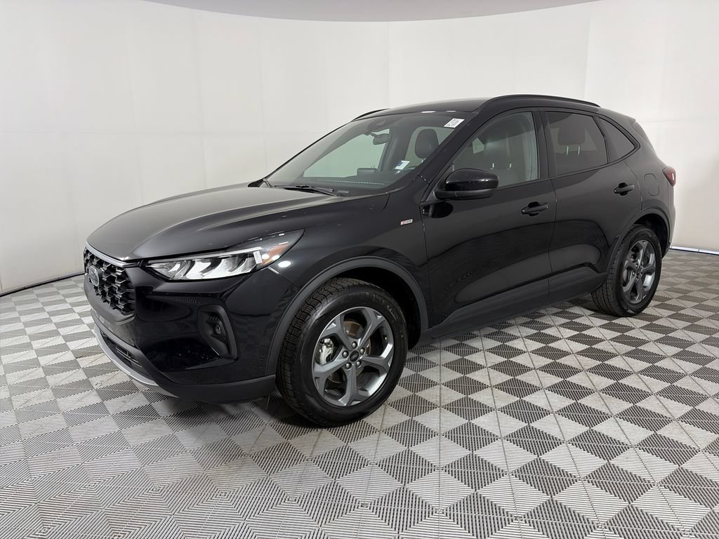 Certified 2025 Ford Escape ST-Line Select AWD/4WD image 3
