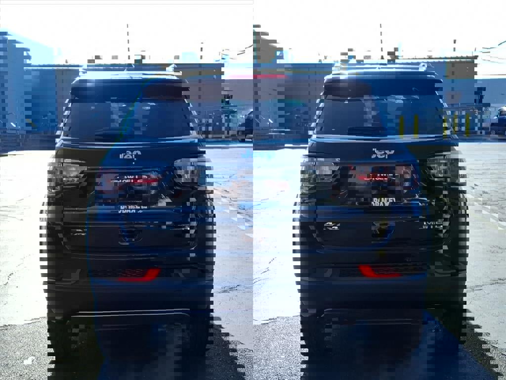 Used 2024 Jeep Compass Limited image 3