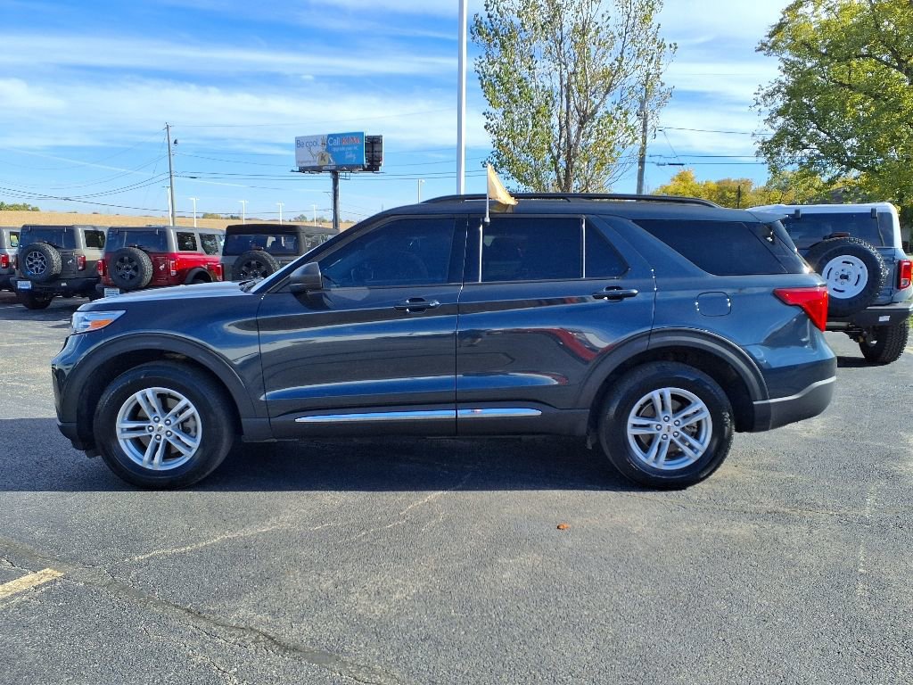 Certified 2023 Ford Explorer XLT w/ Class IV Trailer Tow Package image 2