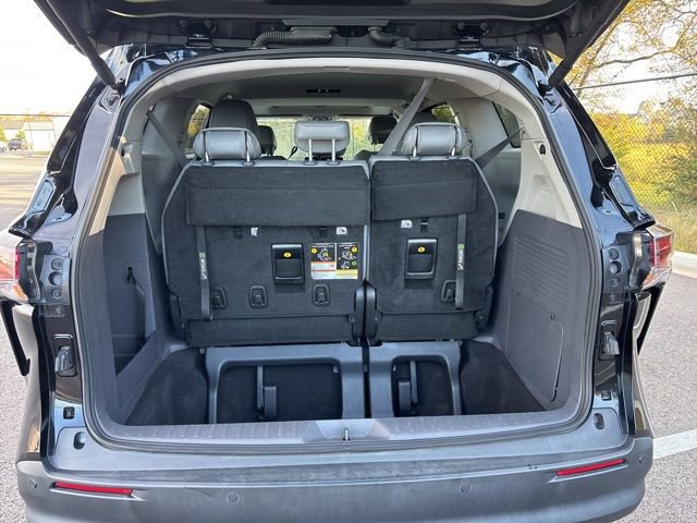 Used 2023 Toyota Sienna XLE image 11