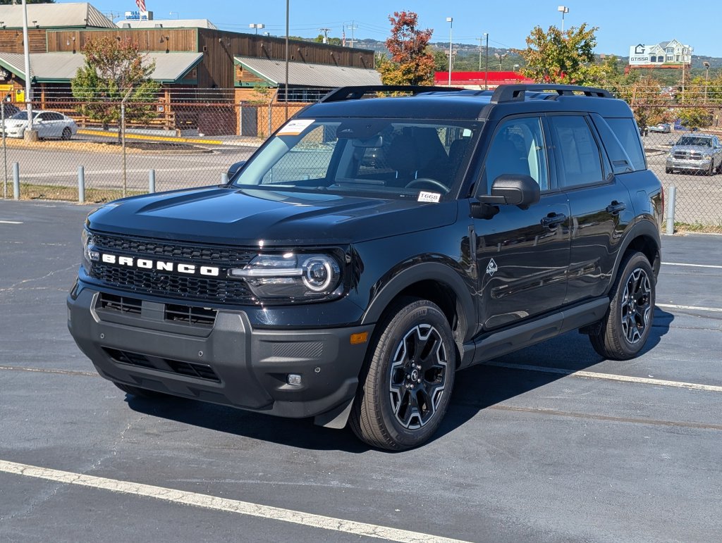 Certified 2025 Ford Bronco Sport Outer Banks w/ Outer Banks Tech Package+ AWD/4WD image 3