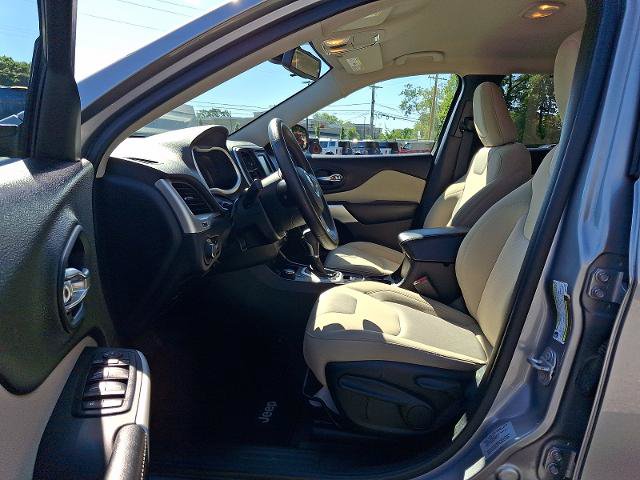 Used 2017 Jeep Cherokee Sport AWD/4WD image 13