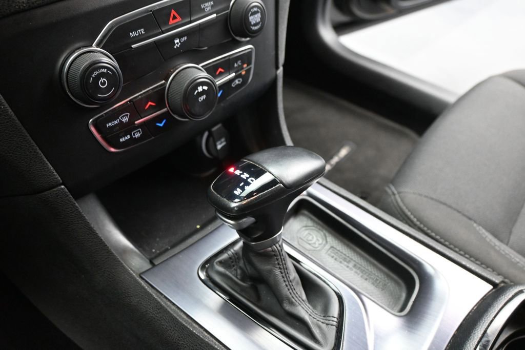 Used 2017 Dodge Charger SE w/ Blacktop Package RWD image 15