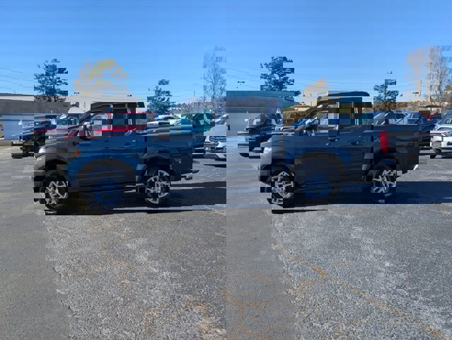 Used 2019 Nissan Frontier SV image 3