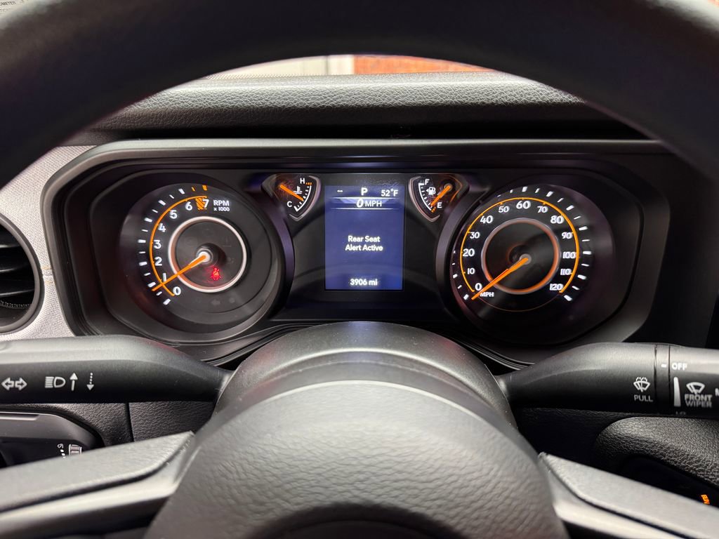 Used 2025 Jeep Gladiator Sport AWD/4WD image 17