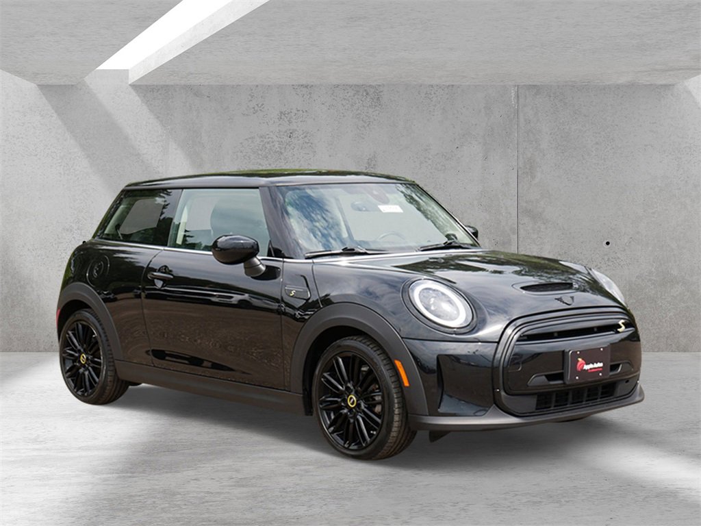 Used 2024 MINI Cooper SE video 1