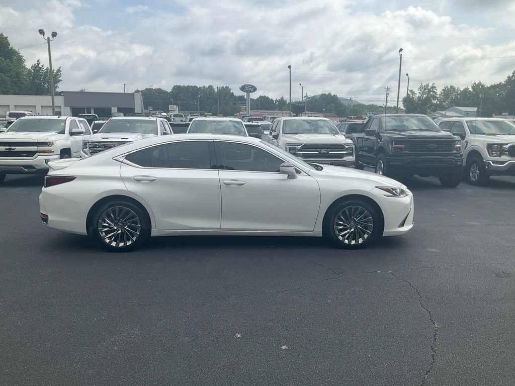 Used 2024 Lexus ES 300h w/ Technology Package FWD image 4