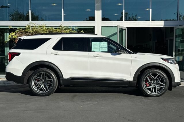 Certified 2025 Ford Explorer ST-Line w/ Premium Package AWD/4WD image 3