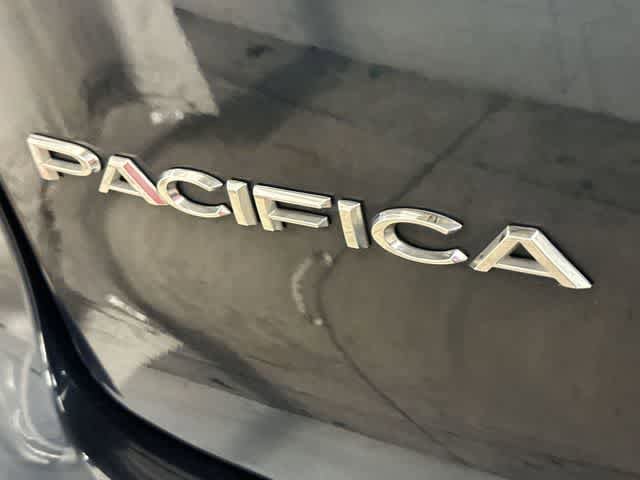 Used 2023 Chrysler Pacifica Touring-L FWD image 29