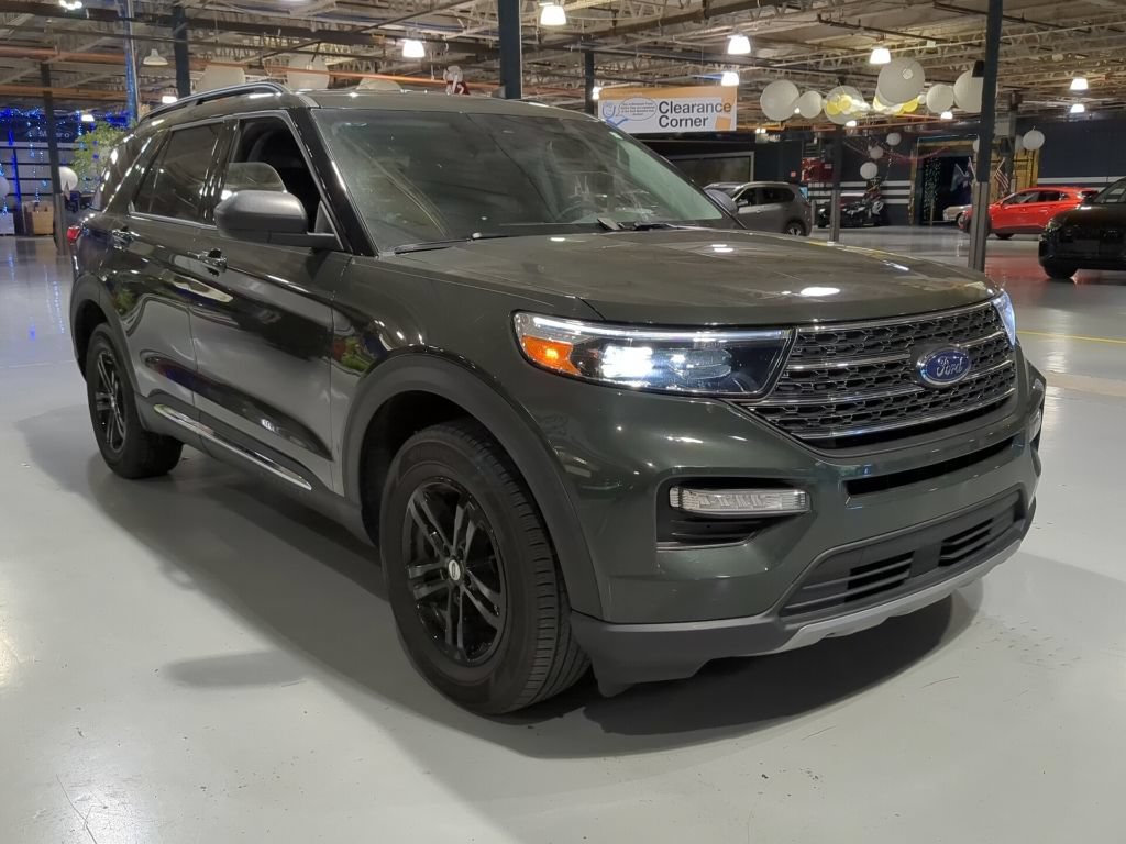 Certified 2023 Ford Explorer XLT w/ Equipment Group 202A AWD/4WD image 3