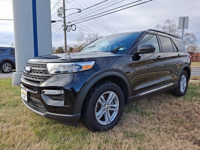 Certified 2024 Ford Explorer XLT w/ Equipment Group 202A AWD/4WD image 3