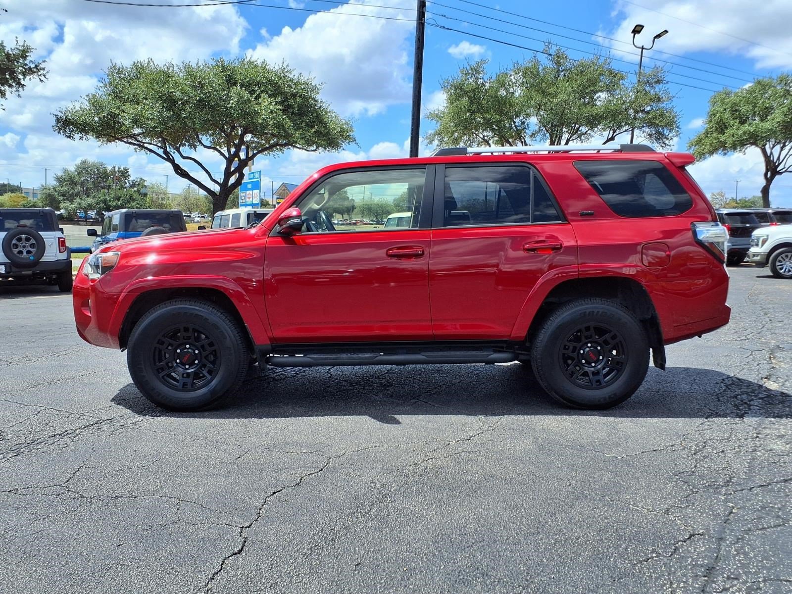 Used 2023 Toyota 4Runner SR5 Premium w/ Moonroof Package AWD/4WD image 9
