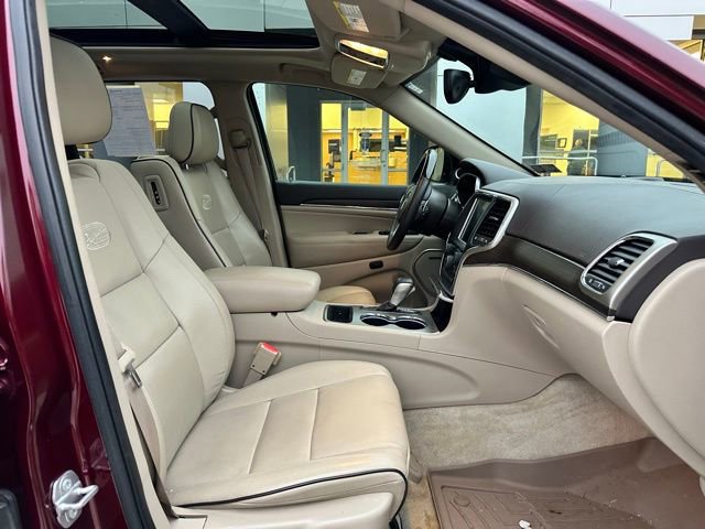 Used 2017 Jeep Grand Cherokee Overland w/ Jeep Active Safety Group image 64