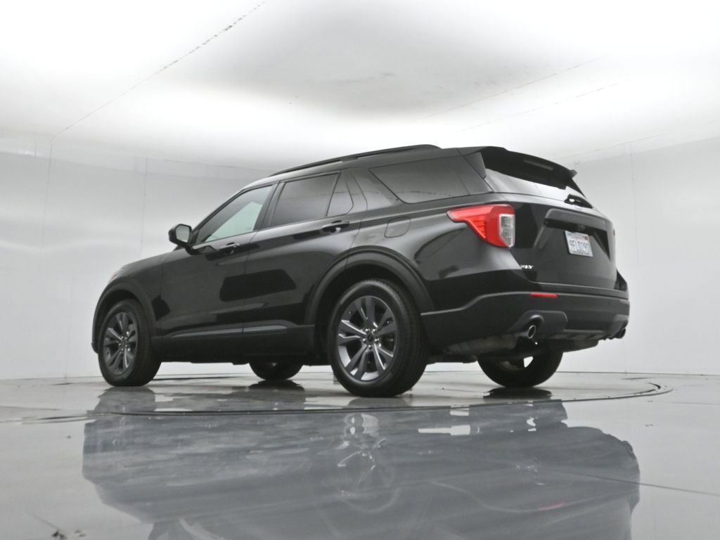 Certified 2022 Ford Explorer XLT w/ Equipment Group 202A RWD image 47