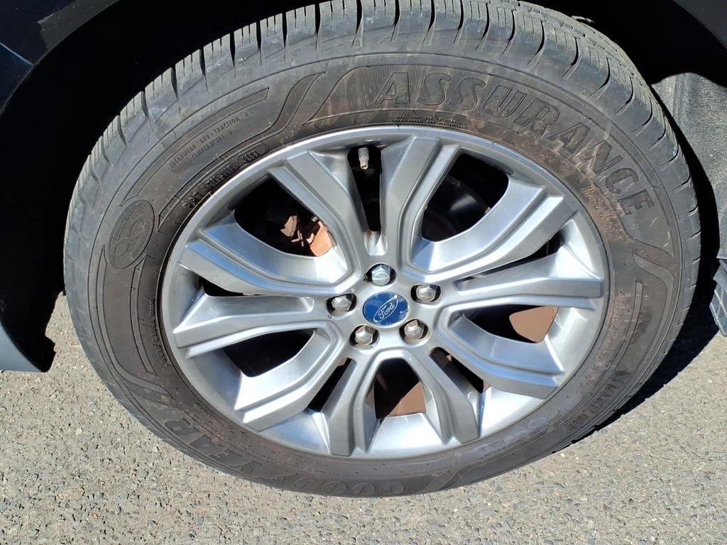 Certified 2019 Ford Edge Titanium w/ Cold Weather Package AWD/4WD image 7