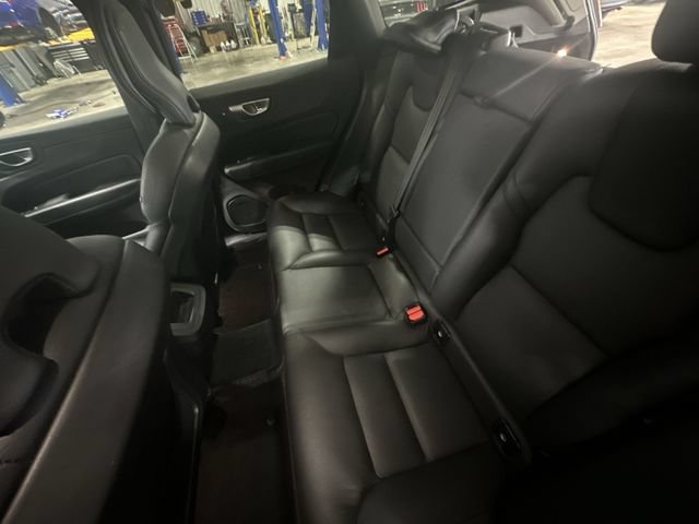Used 2024 Volvo XC60 B5 Plus AWD/4WD image 31