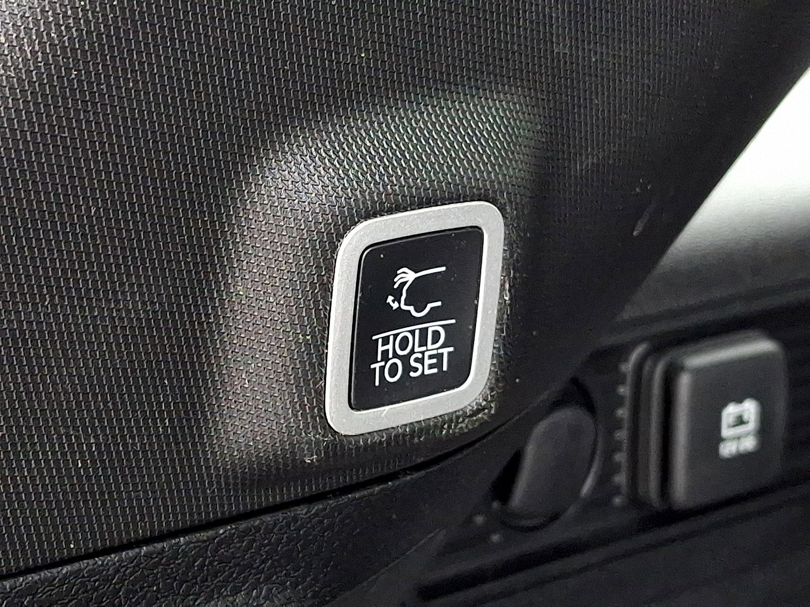 Used 2025 Jeep Grand Cherokee Altitude AWD/4WD image 30