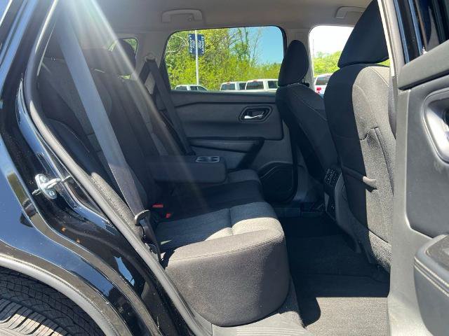 Used 2024 Nissan Rogue SV AWD/4WD image 39