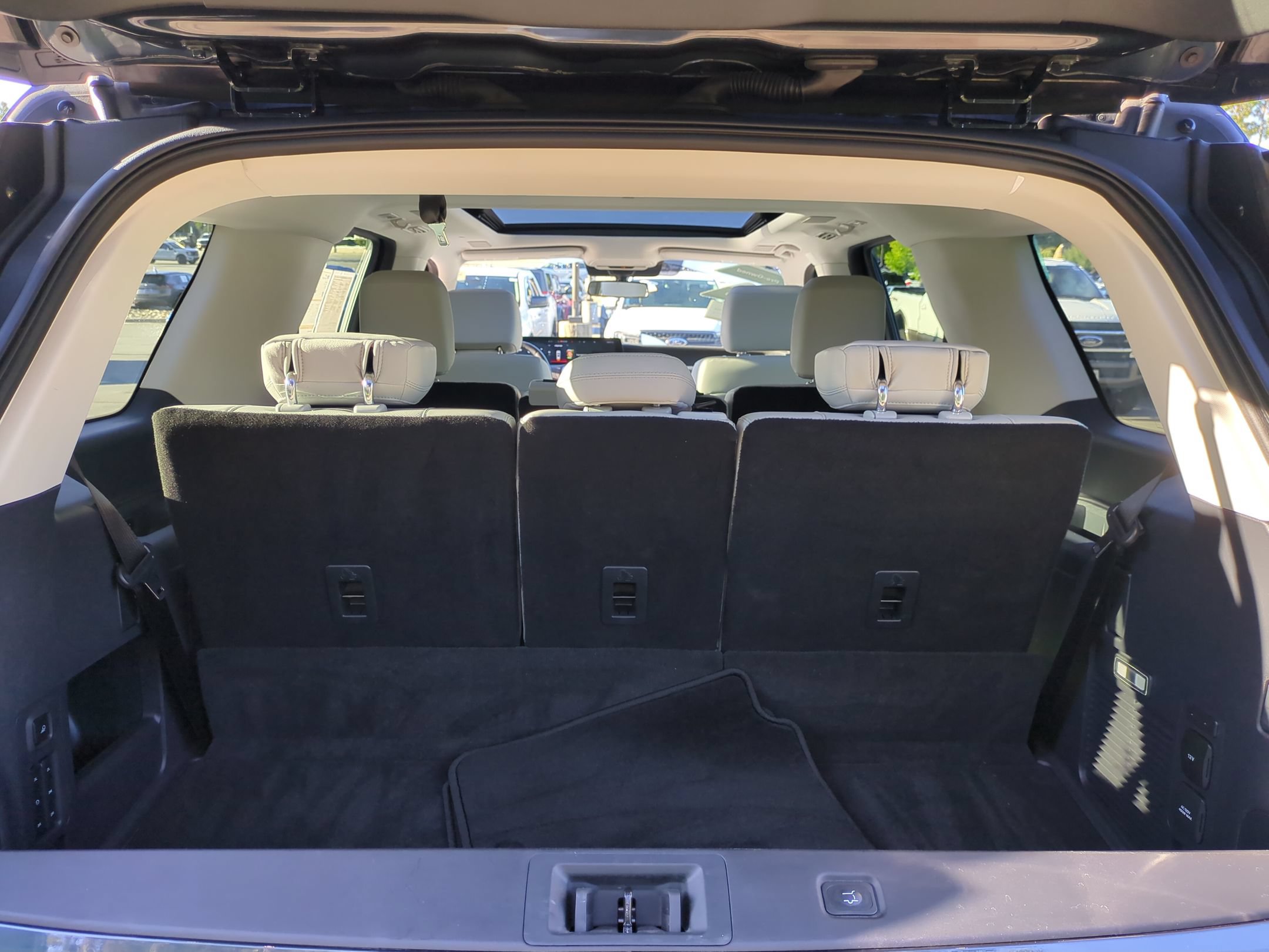 Certified 2025 Ford Expedition Platinum w/ Platinum Ultimate Package AWD/4WD image 34