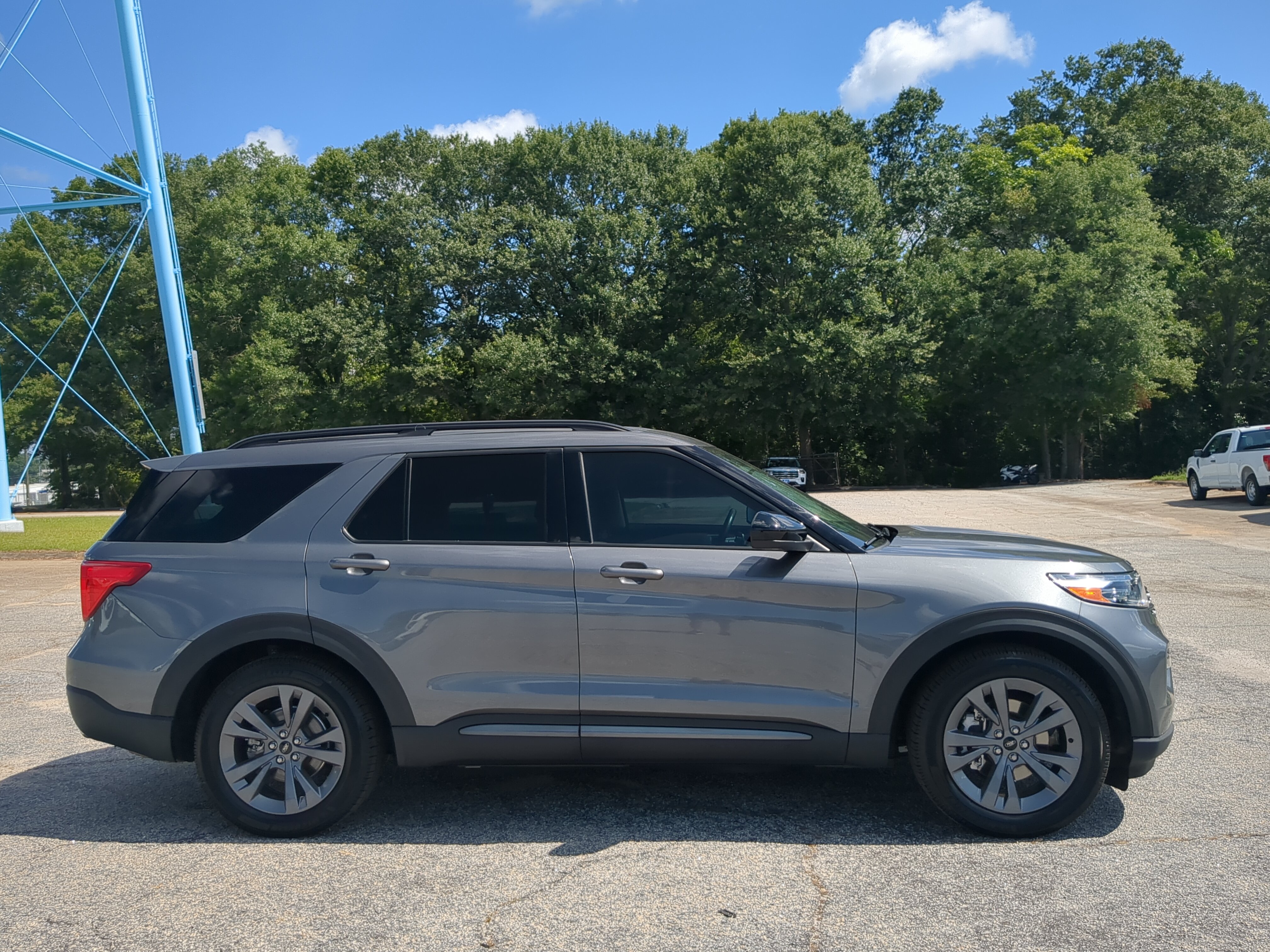 Certified 2022 Ford Explorer XLT w/ Equipment Group 202A RWD image 2