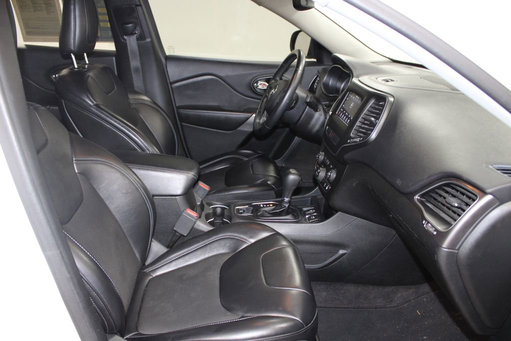 Used 2019 Jeep Cherokee Latitude Plus w/ Comfort/Convenience Group image 26