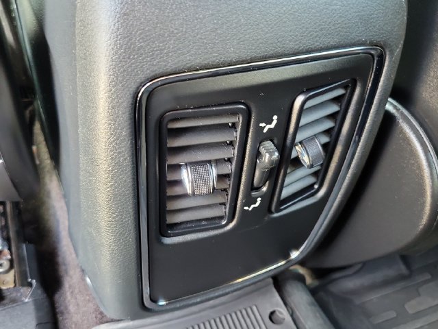 Used 2018 Jeep Grand Cherokee Laredo RWD image 18