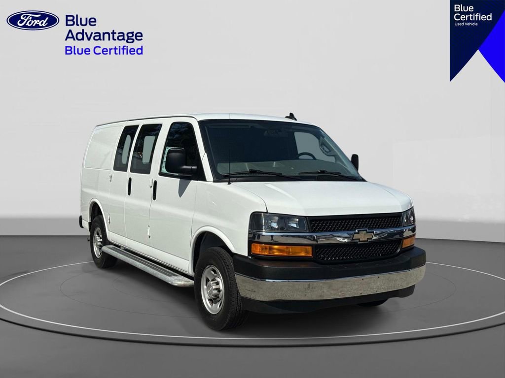 Used 2024 Chevrolet Express 2500 w/ Driver Convenience Package RWD image 4
