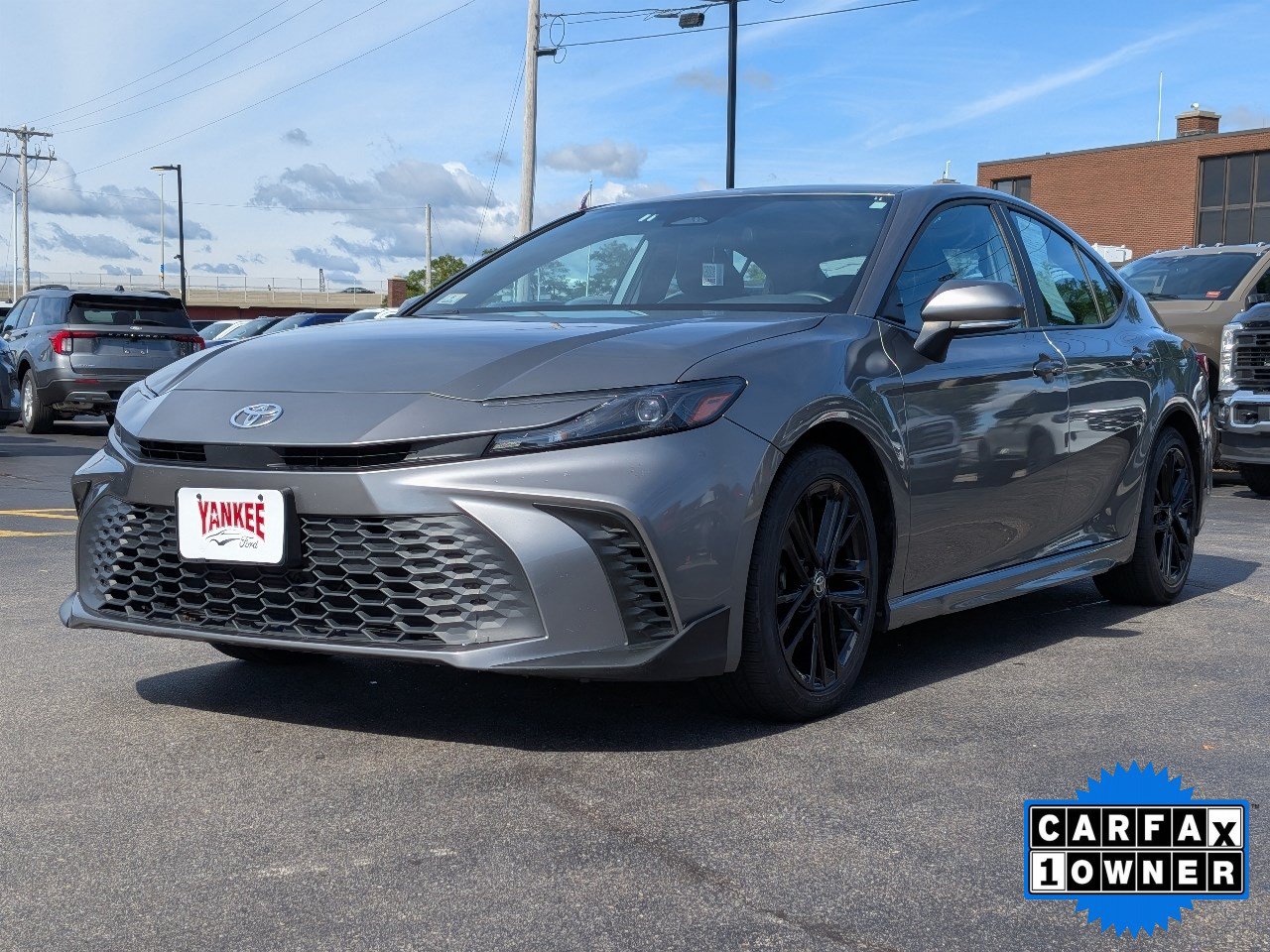 Used 2025 Toyota Camry SE FWD image 8