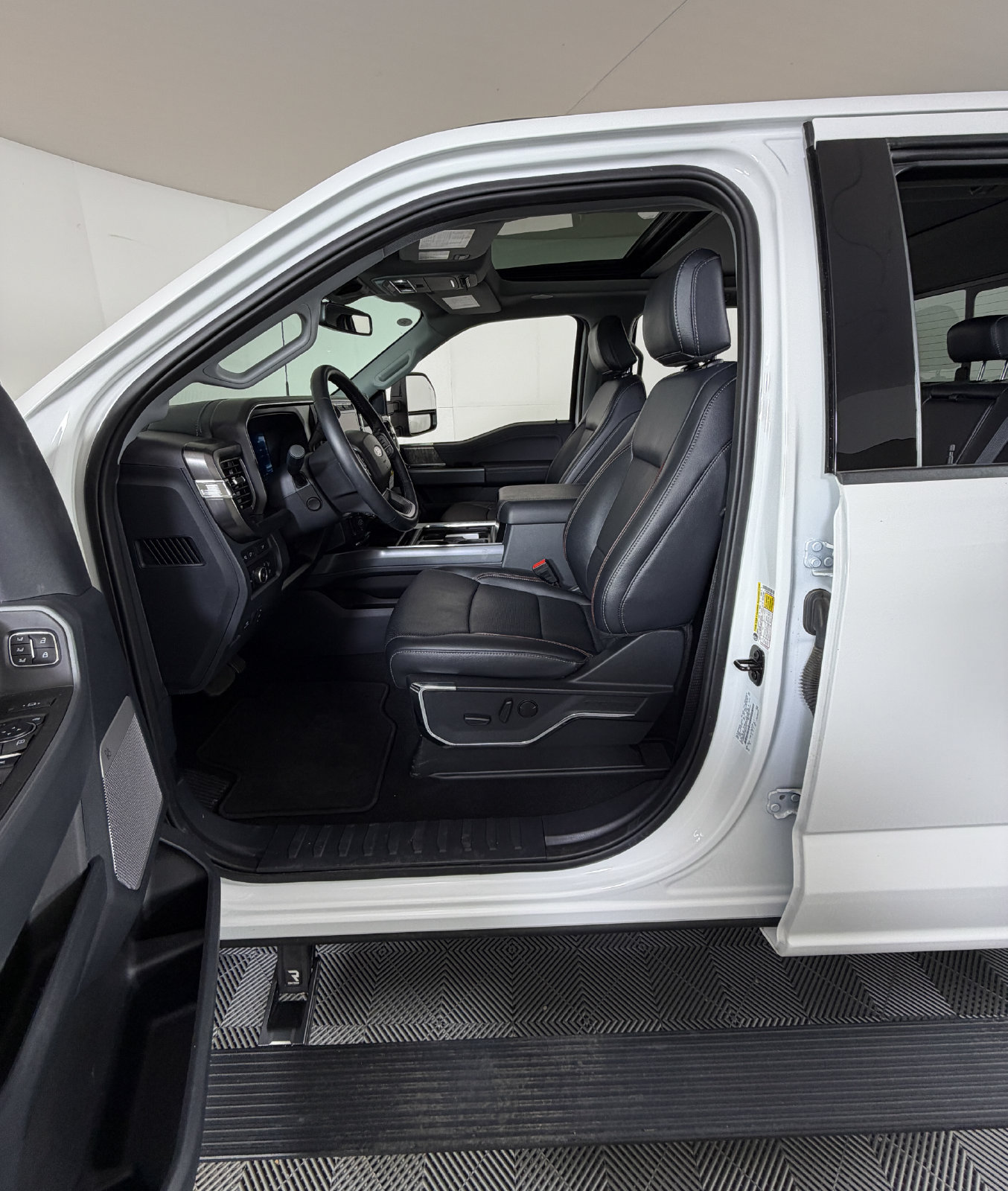 Certified 2024 Ford F250 Lariat w/ Lariat Ultimate Package AWD/4WD image 8