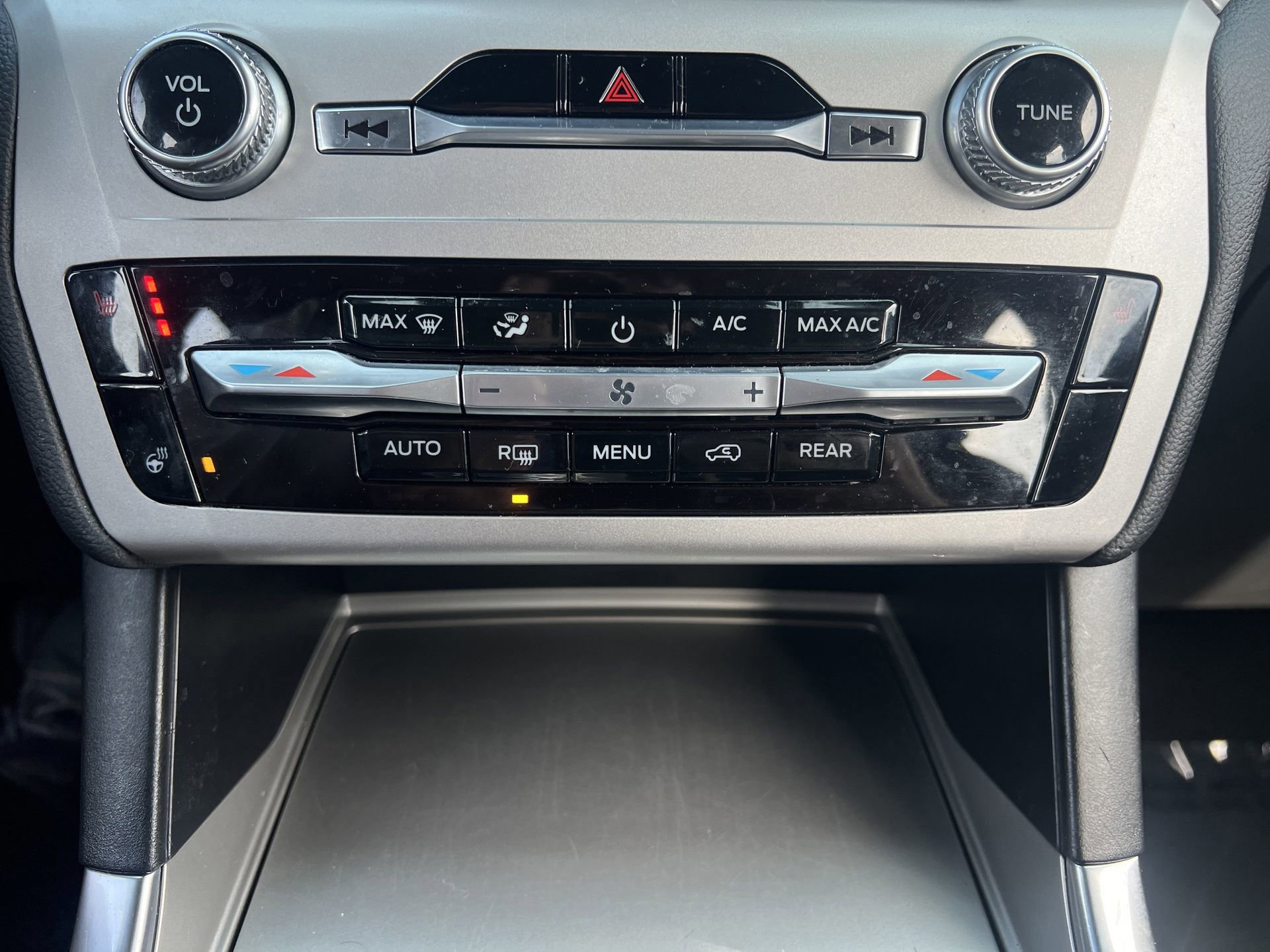 Certified 2022 Ford Explorer XLT w/ Equipment Group 202A image 13