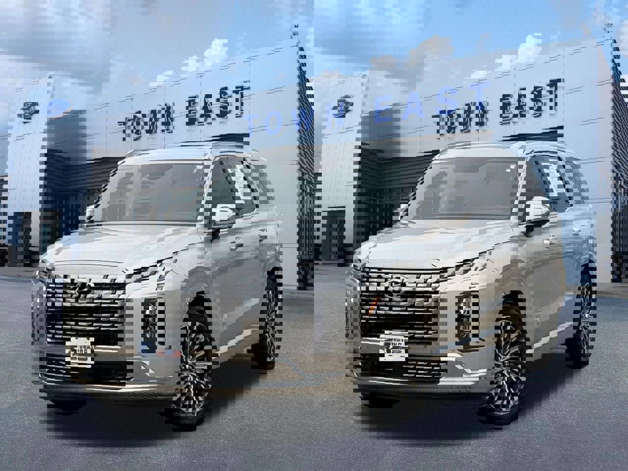 Used 2023 Hyundai Palisade Calligraphy w/ Cargo Package FWD image 1