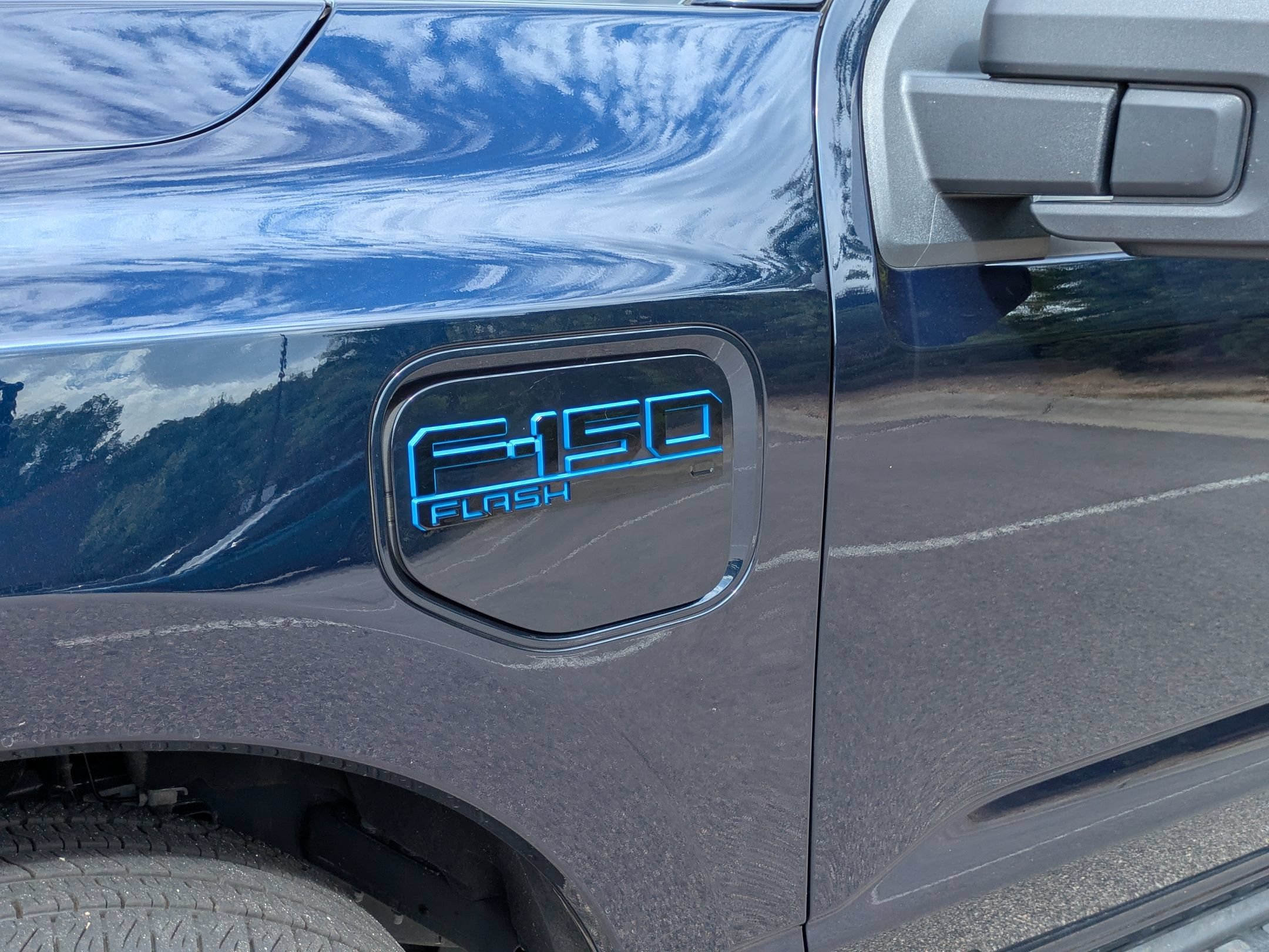 Certified 2025 Ford F150 Lightning Flash AWD/4WD image 12