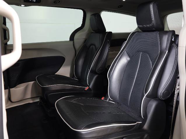 Used 2022 Chrysler Pacifica Limited image 13