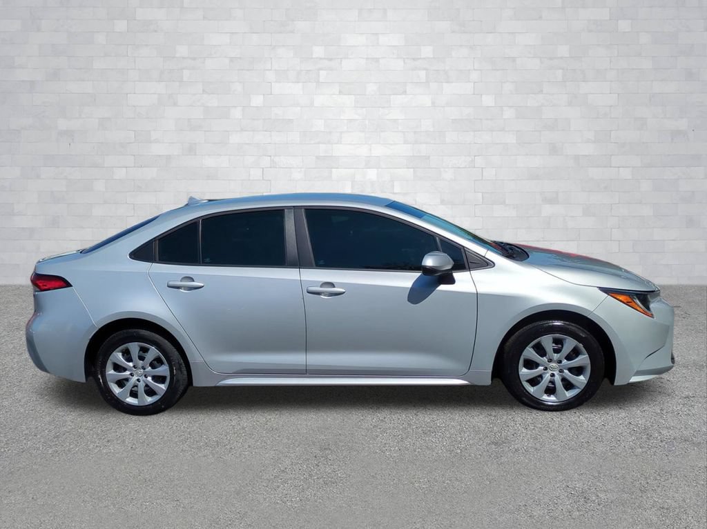 Used 2023 Toyota Corolla LE FWD image 3
