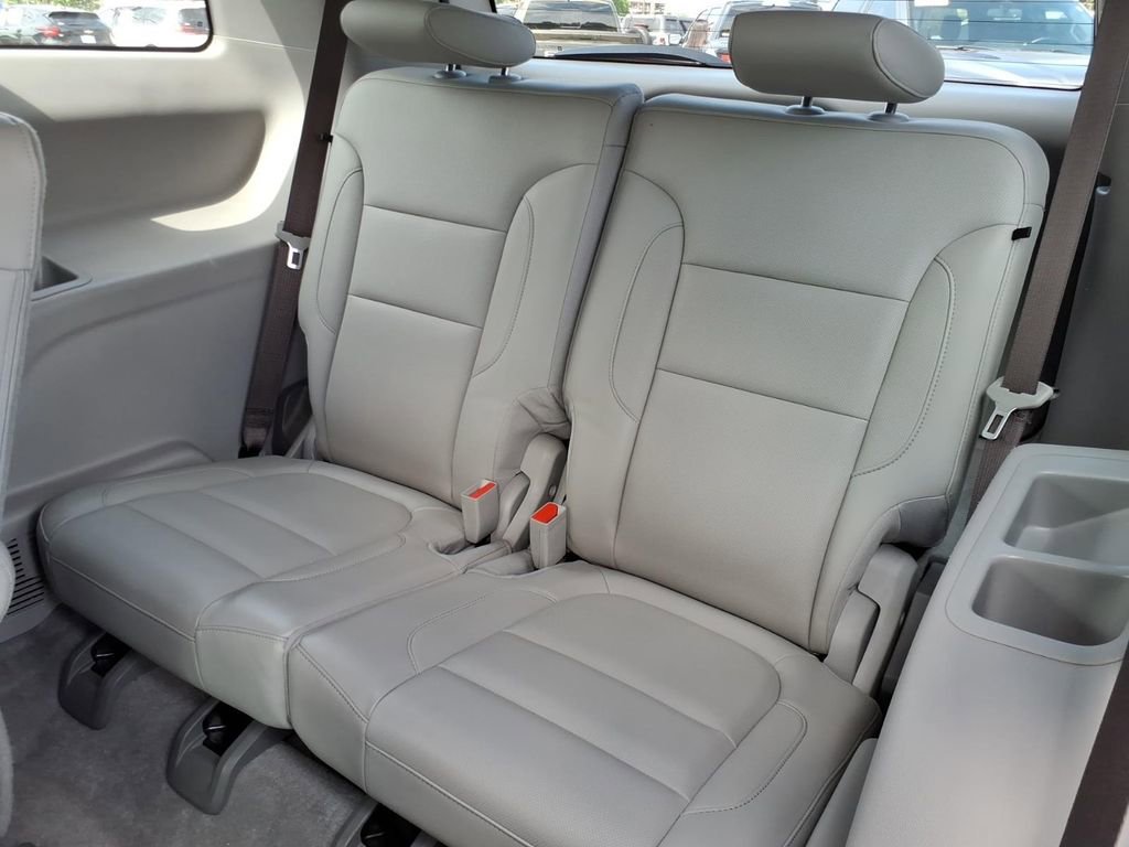 Used 2018 GMC Acadia SLT FWD image 15
