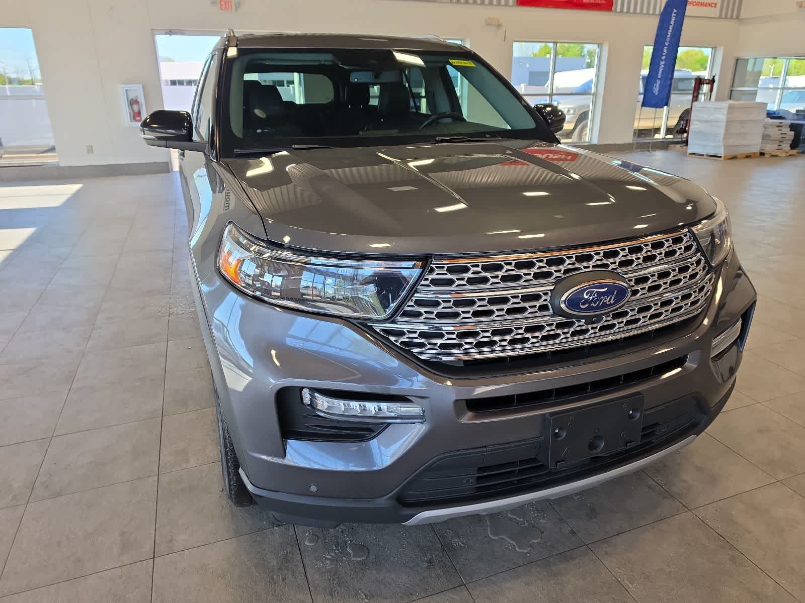 Certified 2022 Ford Explorer Limited AWD/4WD image 4