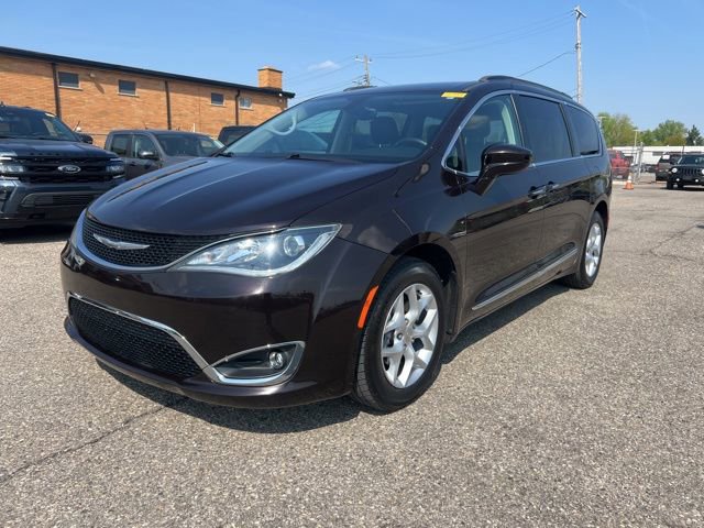 Used 2017 Chrysler Pacifica Touring-L w/ Tire & Wheel Group FWD image 6