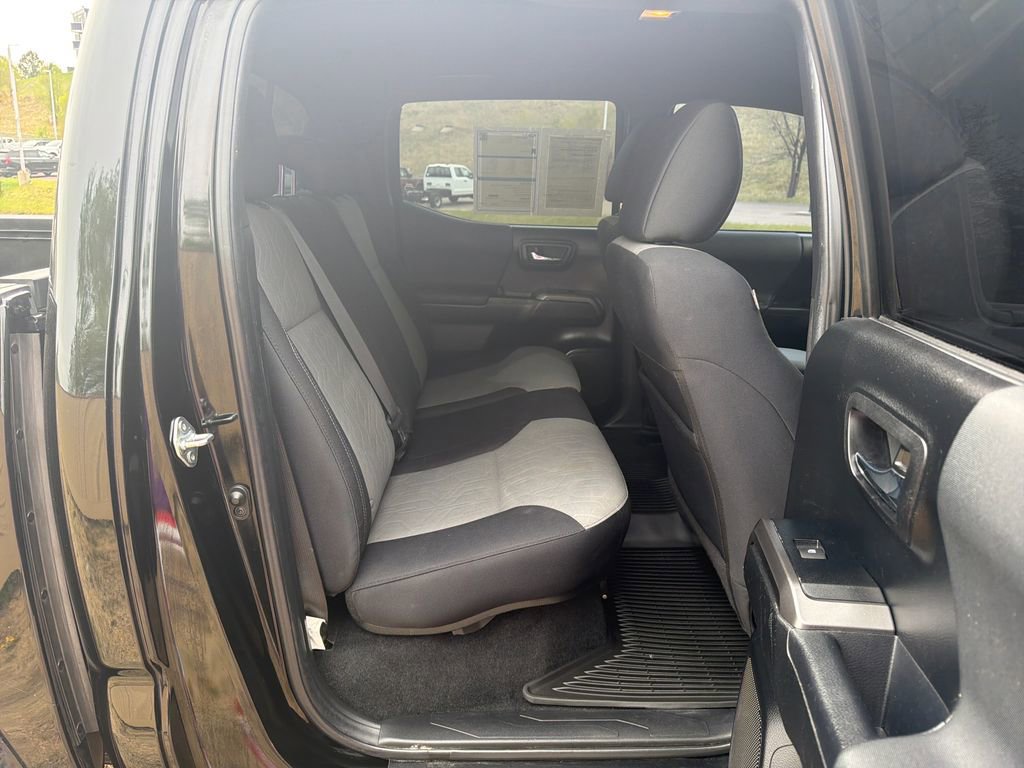 Used 2022 Toyota Tacoma TRD Sport w/ Technology Package AWD/4WD image 25