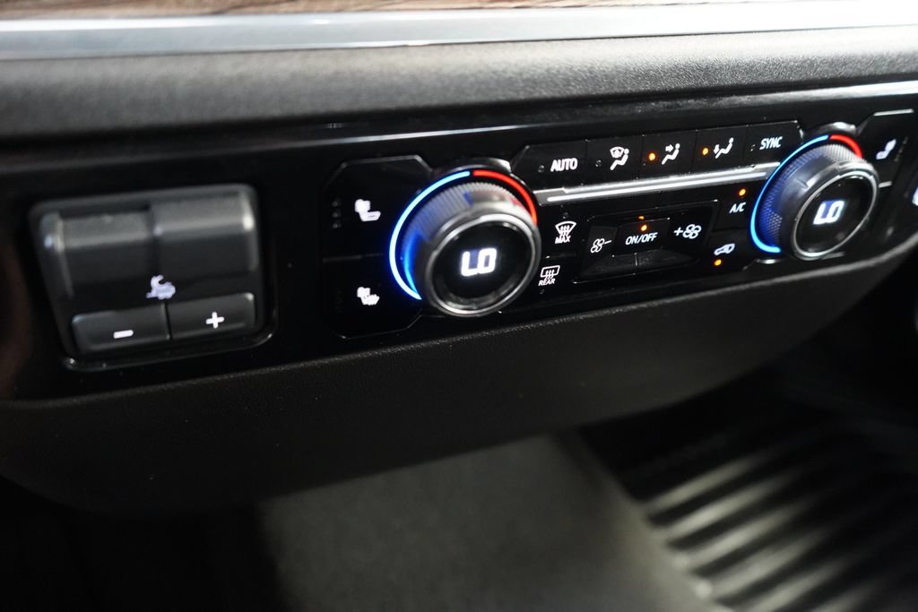 Used 2025 Chevrolet Silverado 1500 LT RWD image 39