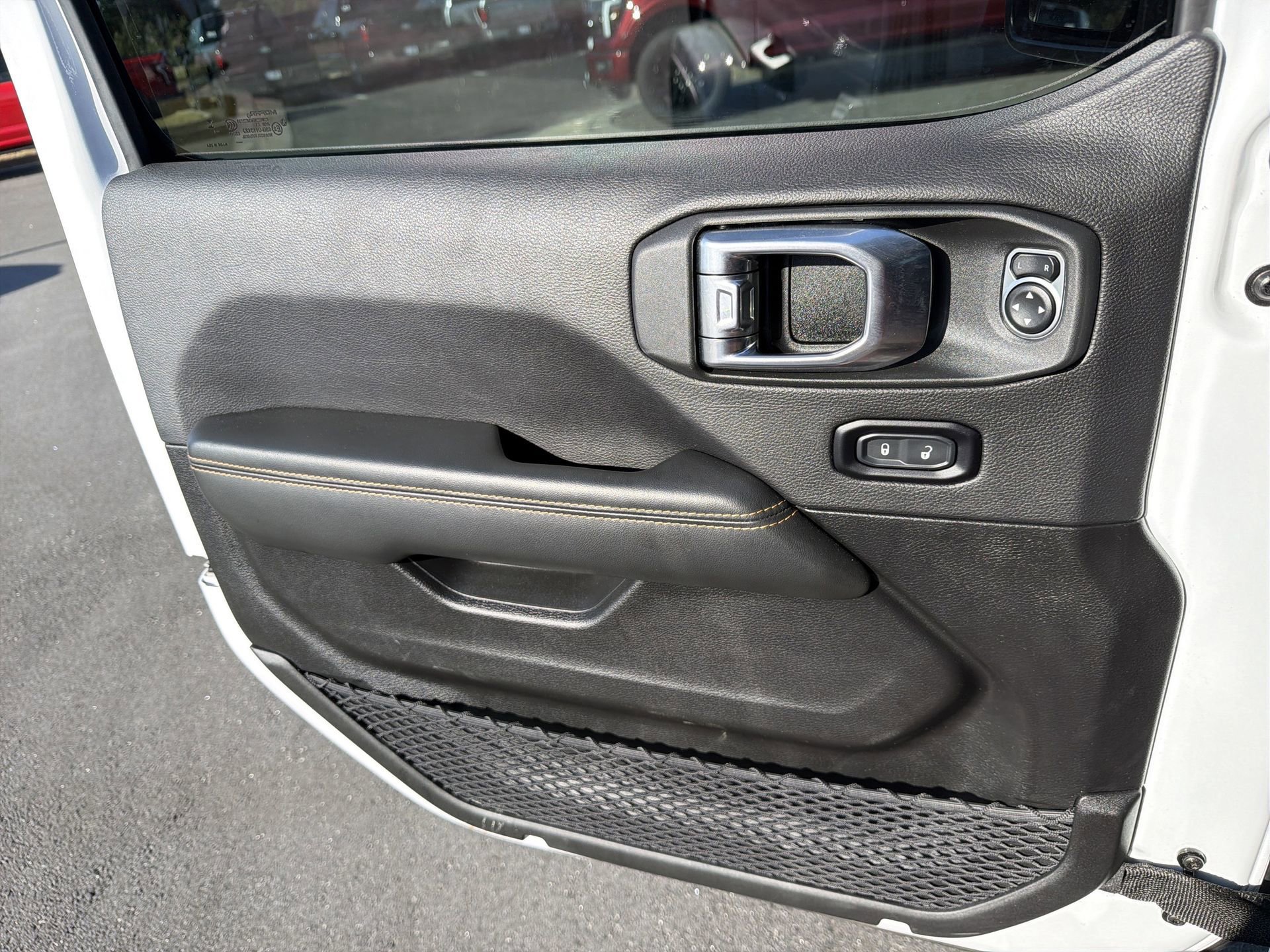 Used 2025 Jeep Wrangler Unlimited Sahara AWD/4WD image 26