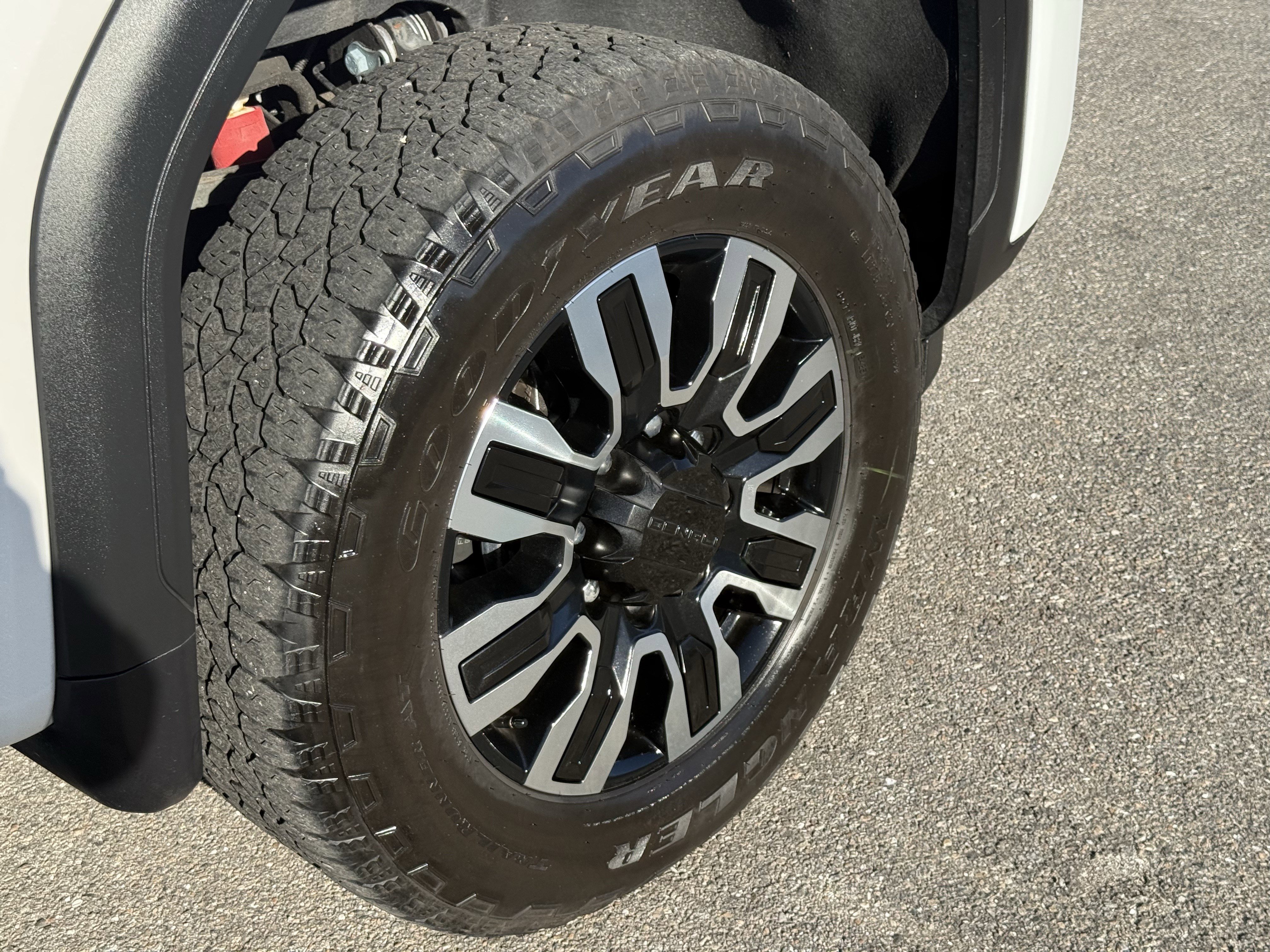 Used 2024 GMC Sierra 2500 Denali Ultimate image 12