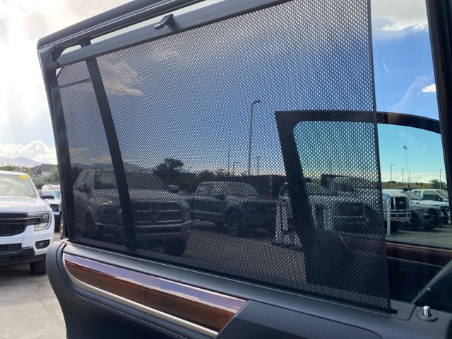 Used 2017 Lexus LX 570 4WD w/ Luxury Package image 33