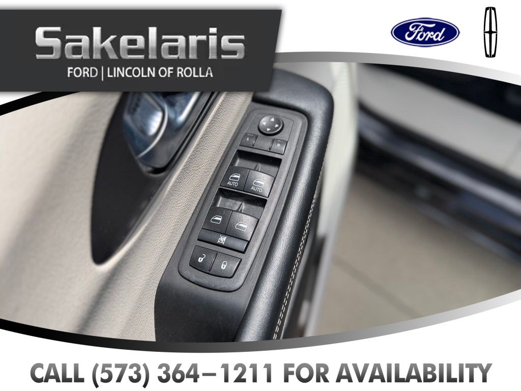 Used 2022 Chrysler Pacifica Touring-L FWD image 11