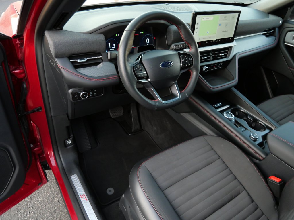 Certified 2025 Ford Explorer ST-Line AWD/4WD image 12