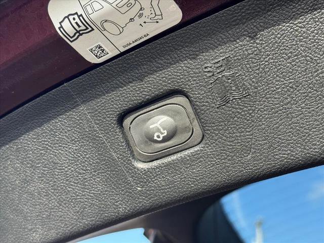 Certified 2018 Ford Edge Titanium w/ Canadian Touring Package image 7