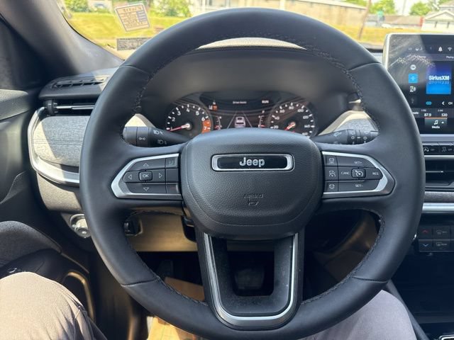 Used 2024 Jeep Compass Latitude w/ Convenience Group AWD/4WD image 19