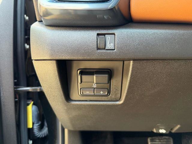 Used 2024 GMC Canyon AT4 w/ AT4 Premium Package AWD/4WD image 21