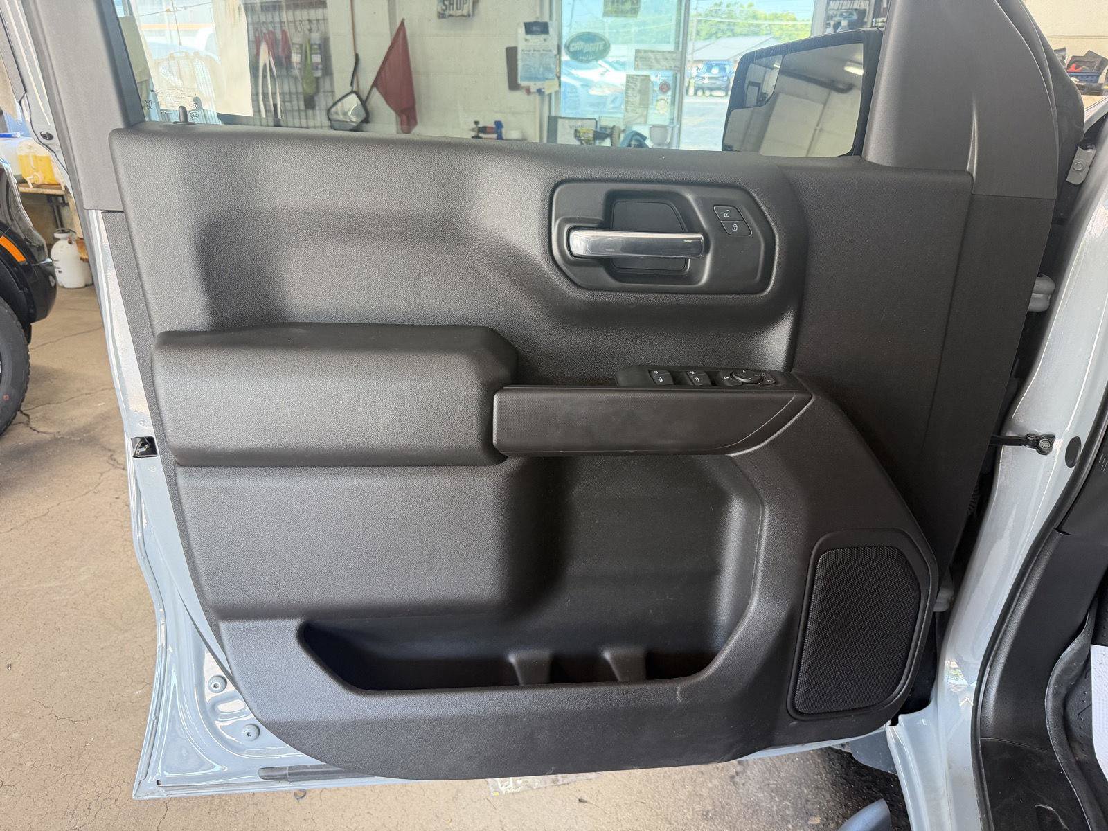 Used 2024 Chevrolet Silverado 1500 Custom Trail Boss w/ Turbomax Blackout Package AWD/4WD image 13